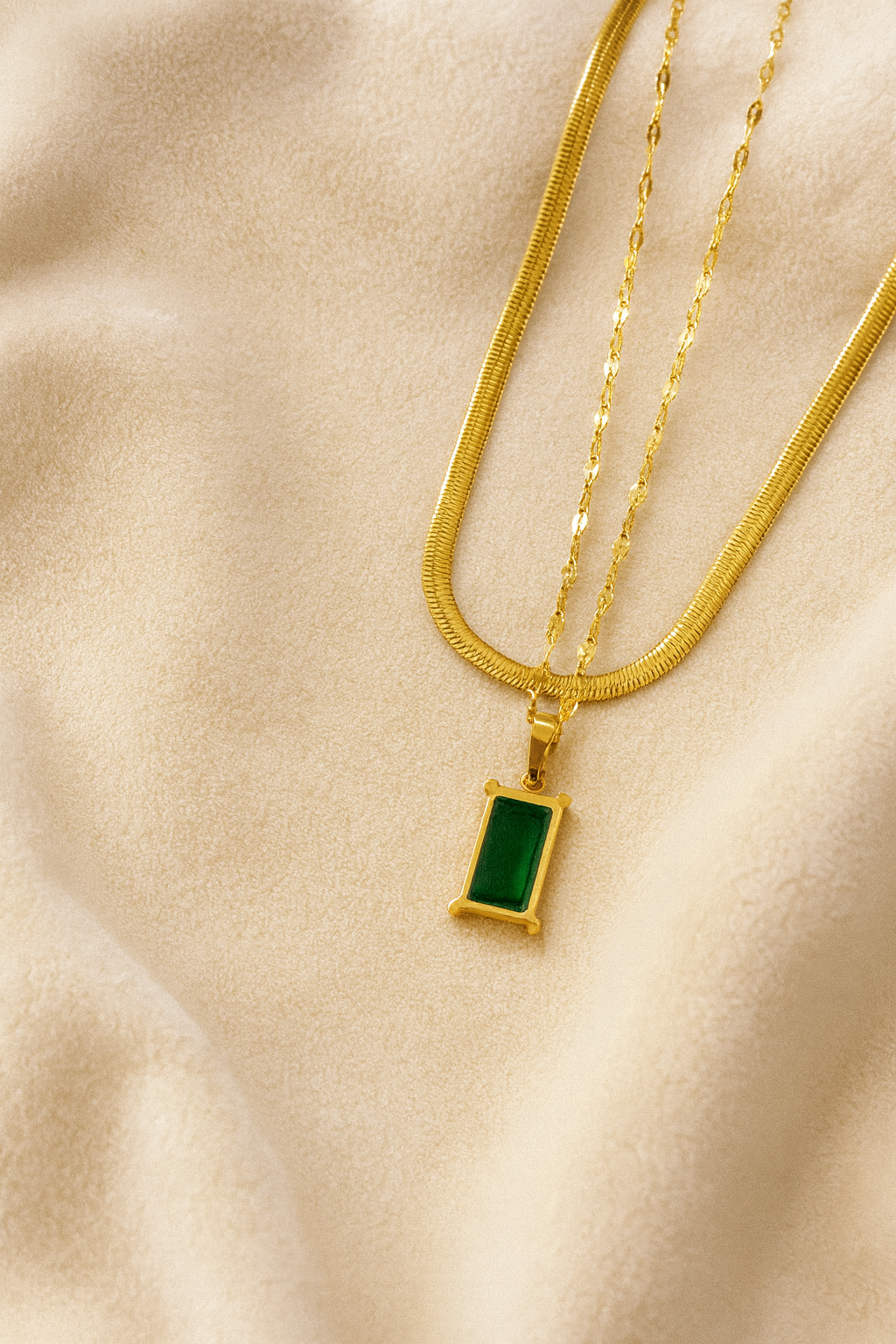 Elegant Golden Emerald Pendant Necklace with Green Rectangular Gemstone